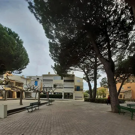 Appartement T2bis Les Yuccas 200 M Du Boucanet Rive Droite Grau Du Roi Ideal 2-4 Pers 3 Etoiles Camargue Village Le Grau-du-Roi