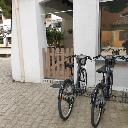 T2bis Les Yuccas 200 M Du Boucanet Rive Droite Grau Du Roi Ideal 2-4 Pers 3 Etoiles Camargue Village * Le Grau-du-Roi